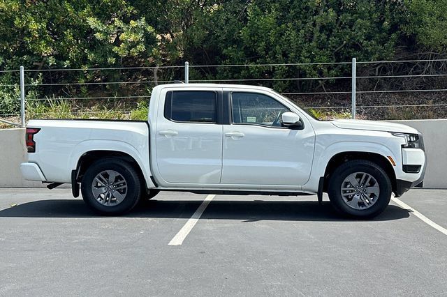 Used 2026 Nissan Frontier SV w/ Tow Package RWD image 6