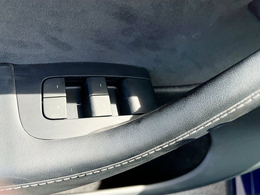 Used 2024 Tesla Model Y Performance AWD/4WD image 16
