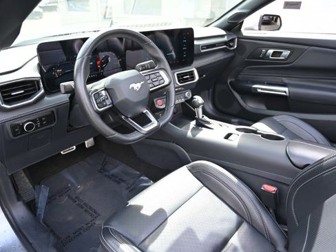 Used 2025 Ford Mustang Premium image 10