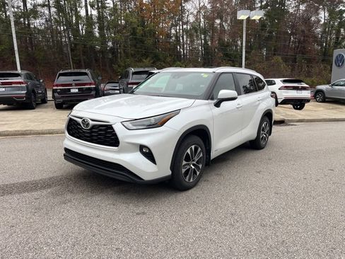 Used 2025 Toyota Highlander XLE image 38