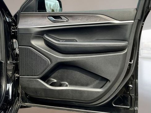 Used 2023 Jeep Grand Cherokee L Limited image 29