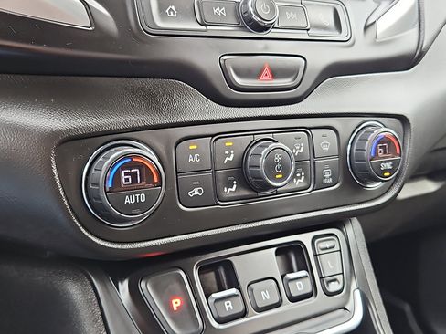 Used 2021 GMC Terrain SLE w/ Driver Convenience Package FWD image 15