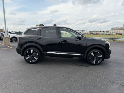 New 2026 Nissan Kicks SR AWD/4WD image 9