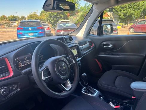 Used 2023 Jeep Renegade Trailhawk AWD/4WD image 24