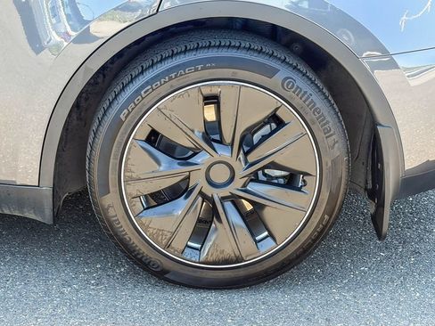 Used 2023 Tesla Model Y 2WD image 13