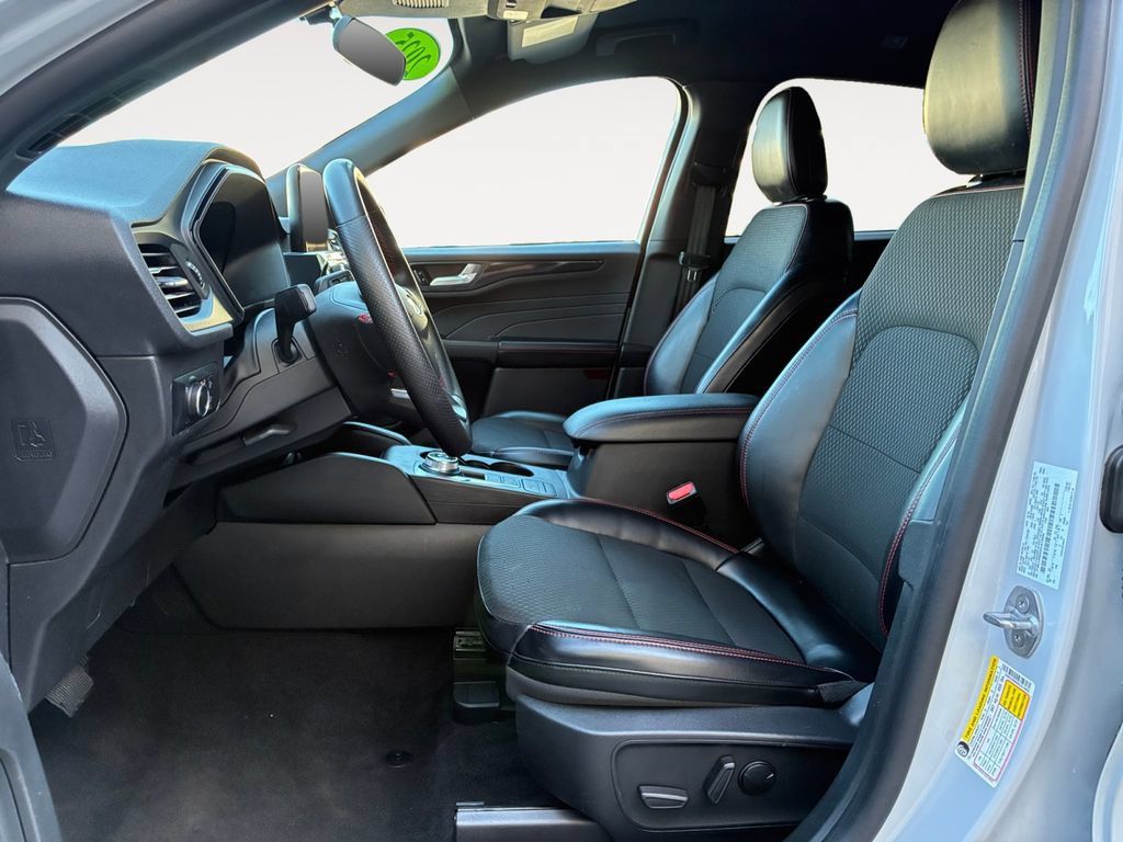 Used 2025 Ford Escape ST-Line AWD/4WD image 9