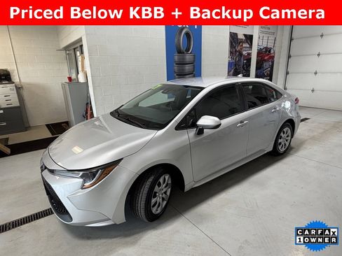 Used 2021 Toyota Corolla LE image 3