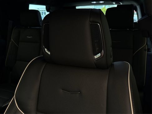 Certified 2024 Cadillac Escalade Premium Luxury image 33
