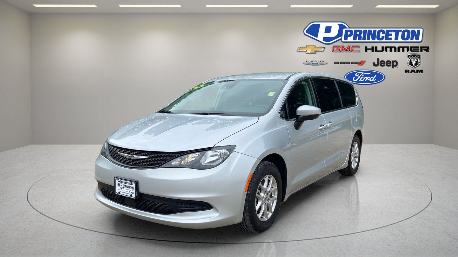 Used 2023 Chrysler Voyager LX FWD image 3