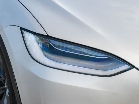 Used 2018 Tesla Model X 75D AWD/4WD image 4