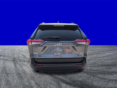 Used 2020 Toyota RAV4 XLE AWD/4WD image 5