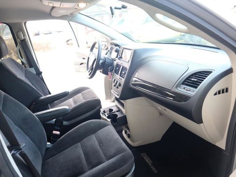 Used 2017 Dodge Grand Caravan SE image 35