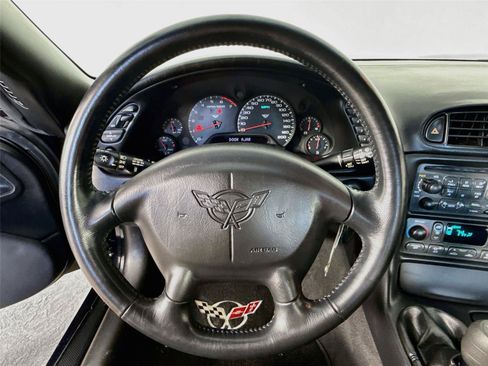 Used 2004 Chevrolet Corvette Convertible w/ Preferred Equipment Group RWD image 13