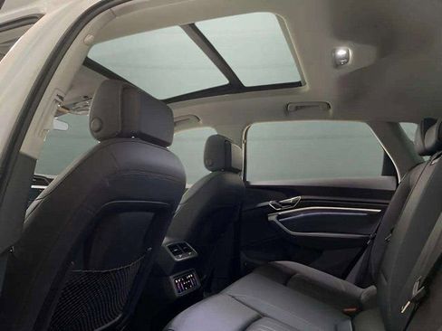 Used 2024 Audi Q8 e-tron Premium Plus w/ Premium Plus Package image 28