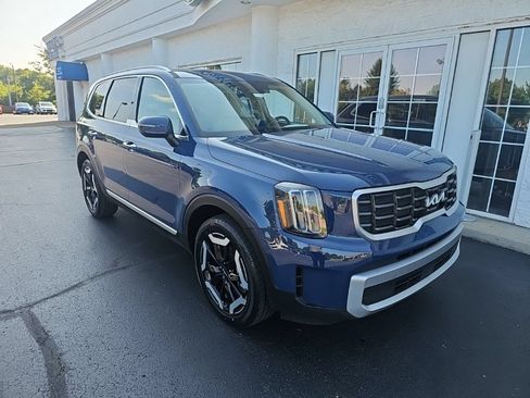 Used 2025 Kia Telluride S FWD image 2