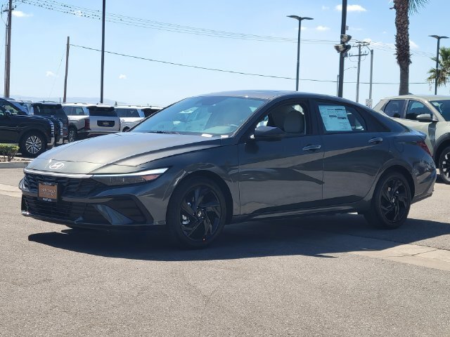 New 2026 Hyundai Elantra SEL Sport FWD image 2