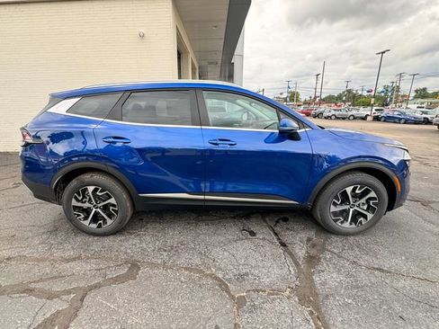 Certified 2025 Kia Sportage EX image 4