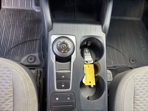 Used 2021 Ford Escape SE w/ SE Sport Appearance Package image 36