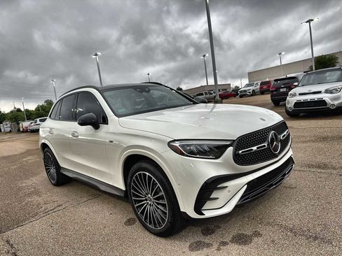 Used 2025 Mercedes-Benz GLC 350e 4MATIC image 11