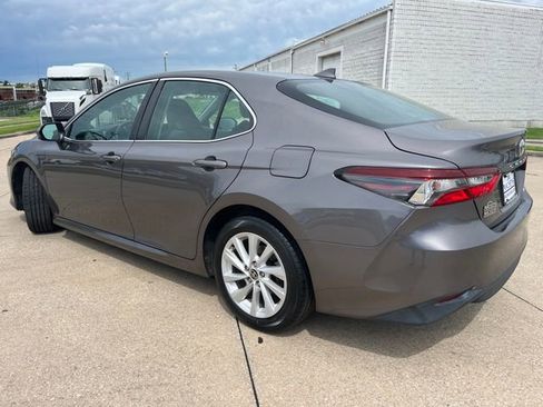 Used 2021 Toyota Camry LE FWD image 3