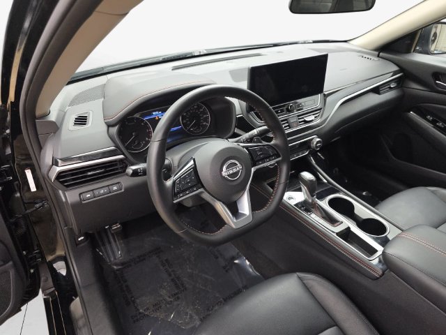 Used 2025 Nissan Altima 2.5 SR w/ SR Premium Package FWD image 16