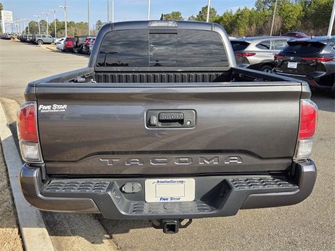 Used 2020 Toyota Tacoma TRD Sport image 11