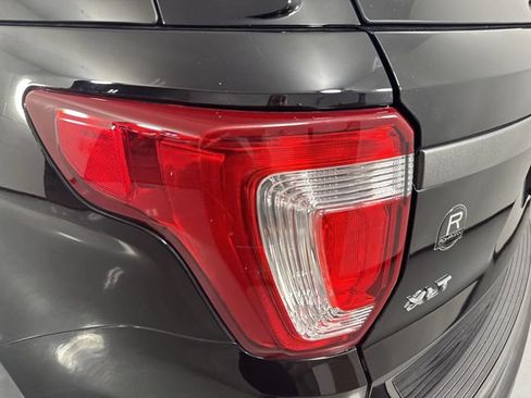 Used 2018 Ford Explorer XLT w/ Equipment Group 202A AWD/4WD image 31