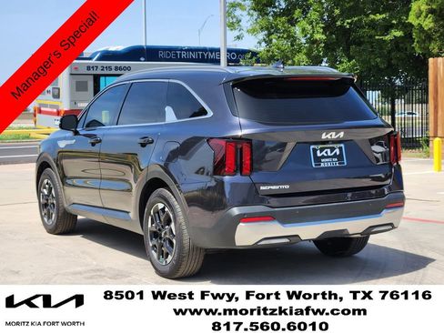 New 2025 Kia Sorento S image 4