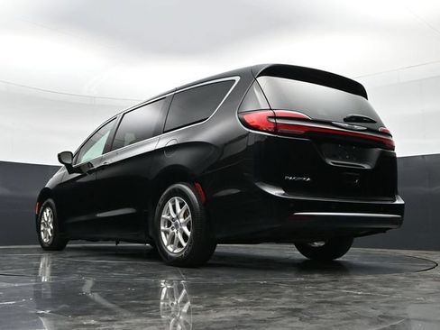 Used 2024 Chrysler Pacifica Touring-L FWD image 44