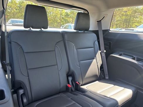 Used 2023 GMC Acadia SLT image 16