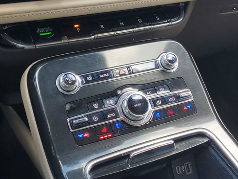 Certified 2022 Lincoln Nautilus Reserve image 18