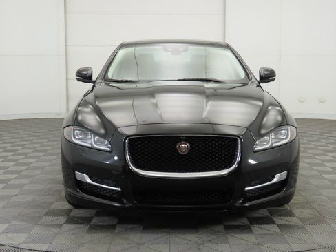 Used 2019 Jaguar XJ R-Sport image 2
