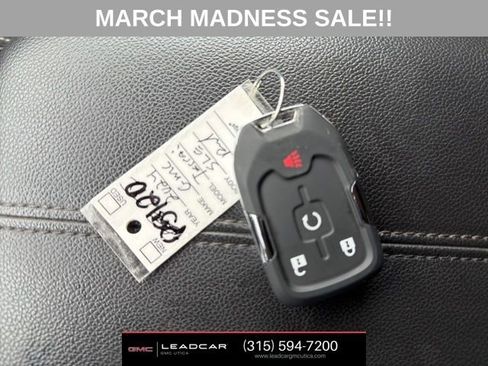 Used 2024 GMC Terrain SLE w/ Driver Convenience Package image 22