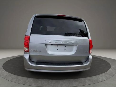 Used 2020 Dodge Grand Caravan SXT FWD image 4