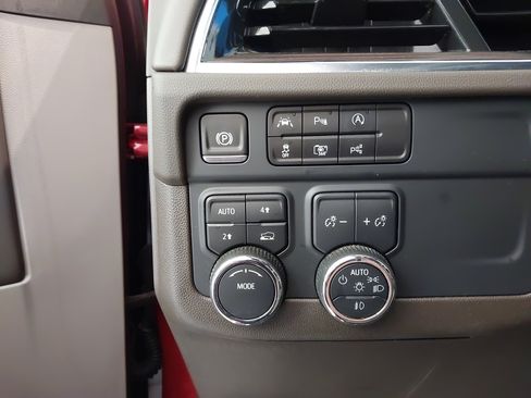 Certified 2025 Chevrolet Tahoe LT w/ Comfort Package AWD/4WD image 24