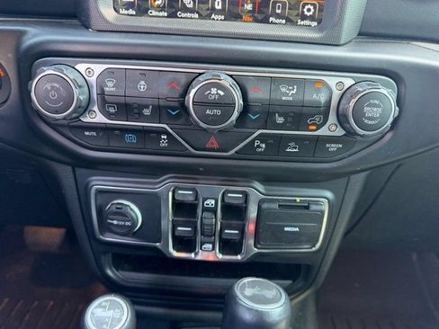 Used 2021 Jeep Wrangler Unlimited Sahara AWD/4WD image 13