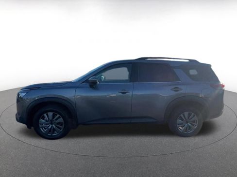 Used 2025 Nissan Pathfinder SV image 8