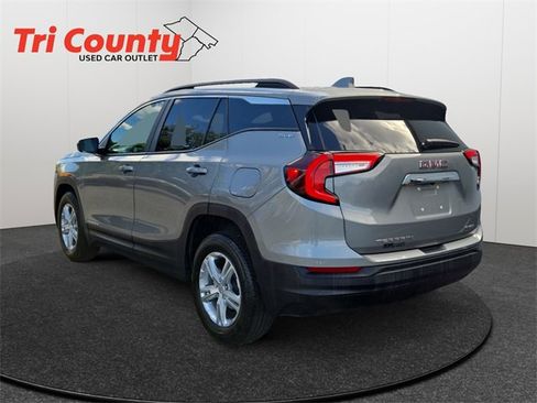 Used 2024 GMC Terrain SLE w/ Driver Convenience Package image 6