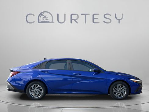 Certified 2024 Hyundai Elantra SEL FWD image 6