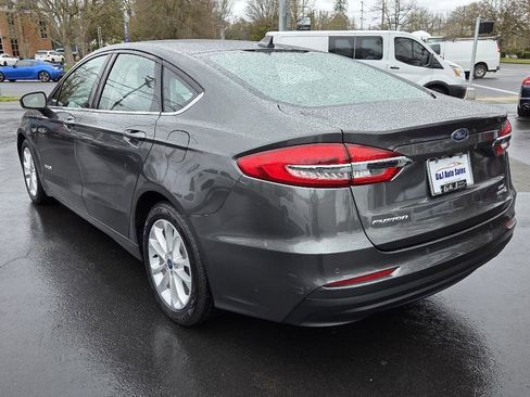 Used 2019 Ford Fusion SE image 11
