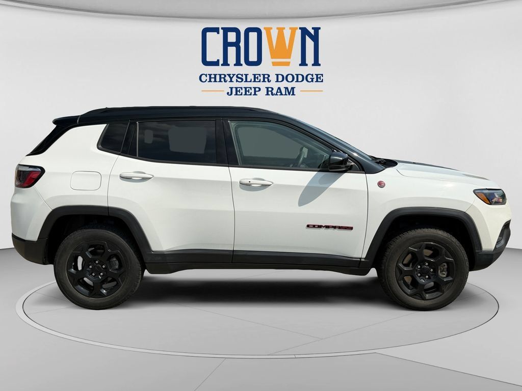 Used 2023 Jeep Compass Trailhawk w/ Sun and Sound Group AWD/4WD image 2