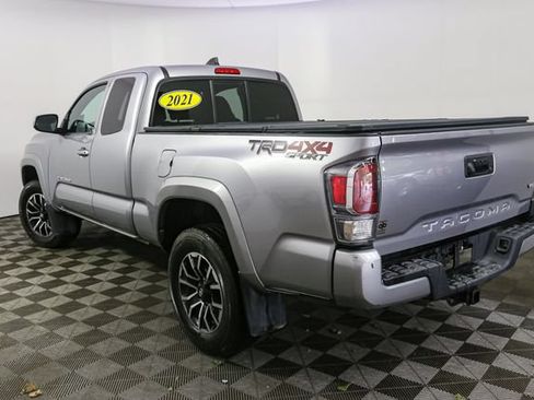 Used 2021 Toyota Tacoma TRD Sport w/ TRD Premium Sport Package AWD/4WD image 9