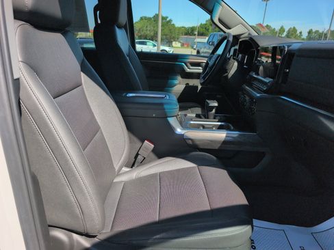Used 2022 Chevrolet Silverado 1500 LTZ w/ LTZ Convenience Package II AWD/4WD image 14