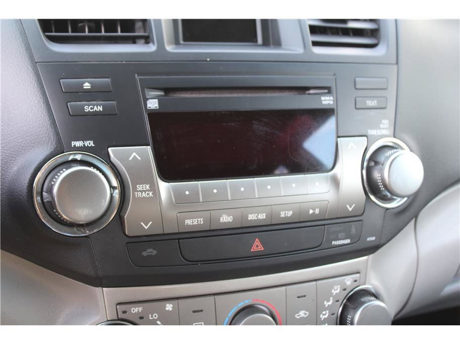Used 2012 Toyota Highlander 4WD w/ Tech Pkg image 23