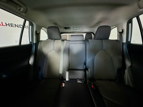 Used 2023 Toyota Highlander LE image 30