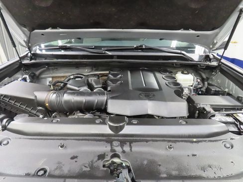 Used 2021 Toyota 4Runner SR5 AWD/4WD image 22