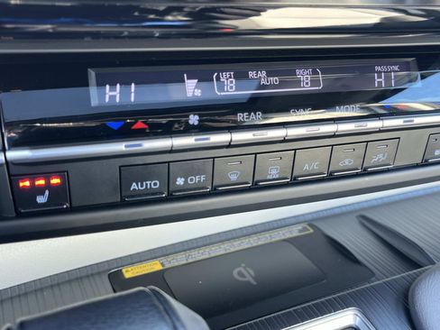 Used 2023 Toyota Sienna XSE image 38