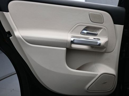 Used 2020 Mercedes-Benz GLB 250 4MATIC w/ Premium Package image 20