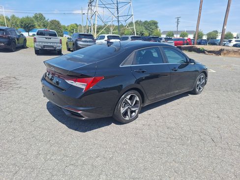 Used 2021 Hyundai Elantra SEL w/ Convenience + Premium Package FWD image 5