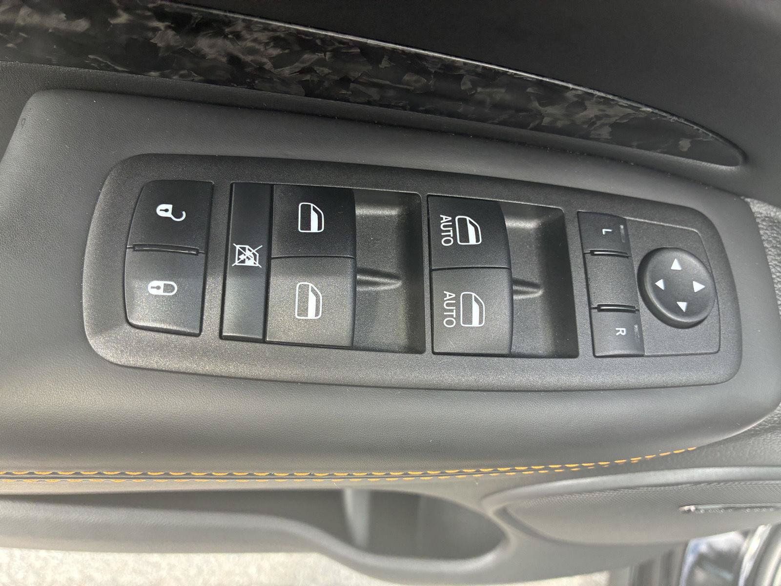 Used 2023 Dodge Durango R/T w/ Hemi Orange Plus Package AWD/4WD image 27